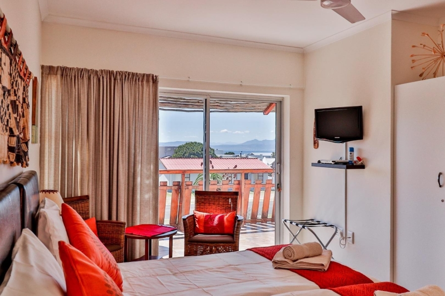 6 Bedroom Property for Sale in De Kelders Western Cape